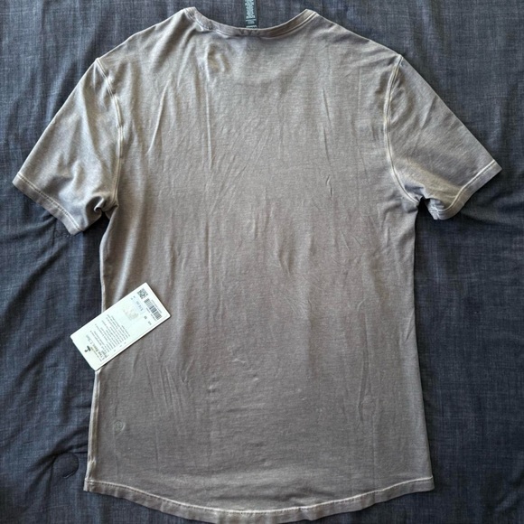 Lululemon men’s tshirt - Picture 2 of 5